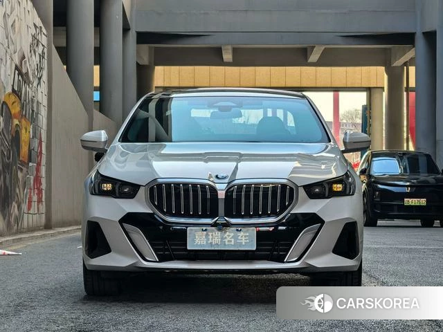 BMW 5 series 2025 Белый из Китая, фото 2