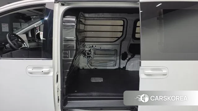 Hyundai Staria 2022 Белый из Кореи, фото 2