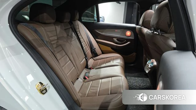 Mercedes-Benz E-Class W213 2018 Белый из Кореи, фото 2