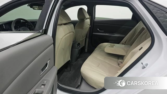Hyundai The New Avante (CN7) 2023 Белый из Кореи, фото 2