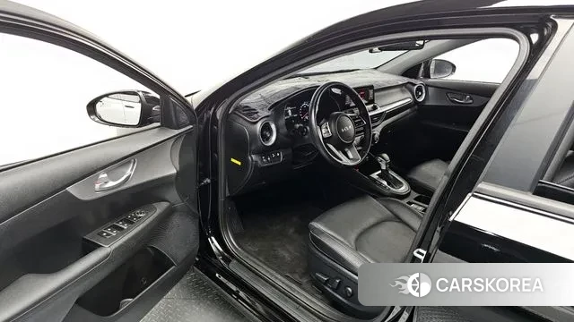 Kia The New K3 2nd generation 2022 Черный из Кореи, фото 2