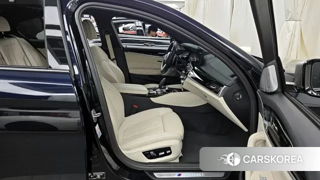 BMW 5 Series (G30) 2022 Черный из Кореи, фото 2