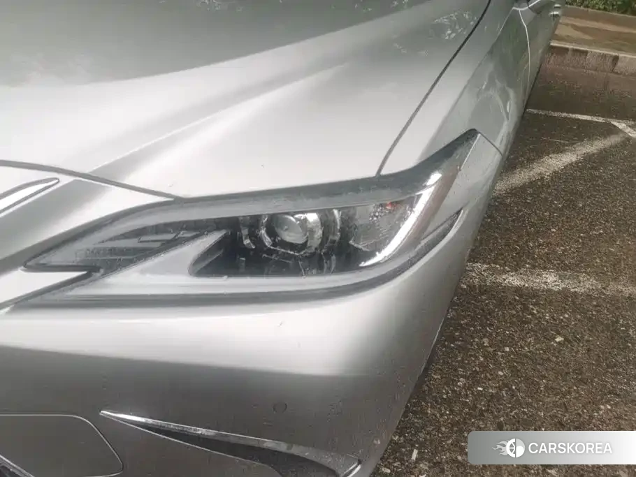 Lexus ES 2022 Silver/gray из Китая, фото 2
