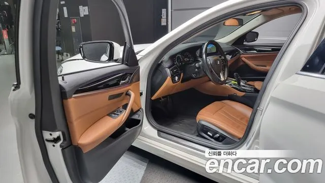 BMW 5 Series (G30) 2018 Белый из Кореи, фото 2