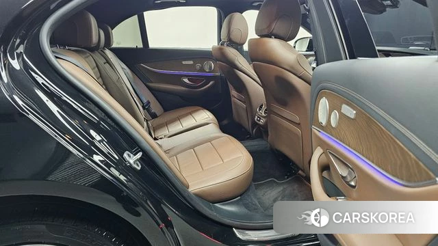 Mercedes-Benz E-Class W213 2021 Черный из Кореи, фото 2
