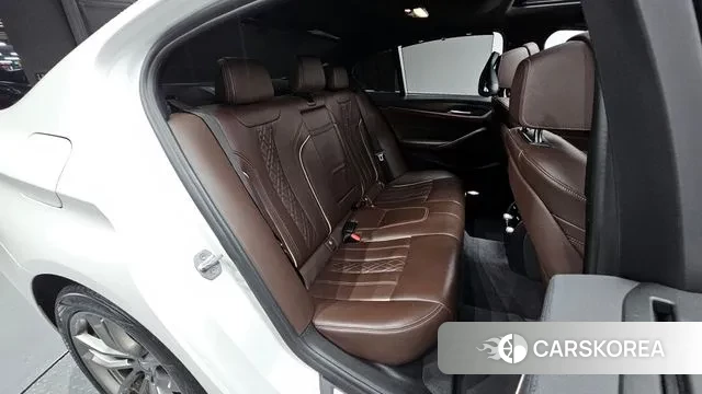 BMW 5 Series (G30) 2018 Белый из Кореи, фото 2