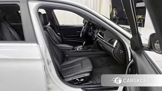 BMW 3 Series (F30) 2018 Белый из Кореи, фото 2