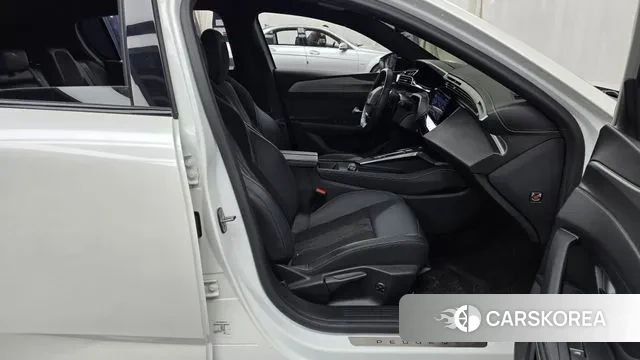 Peugeot 308 Third generation 2022 Белый из Кореи, фото 2