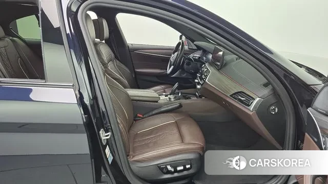 BMW 5 Series (G30) 2020 Черный из Кореи, фото 2