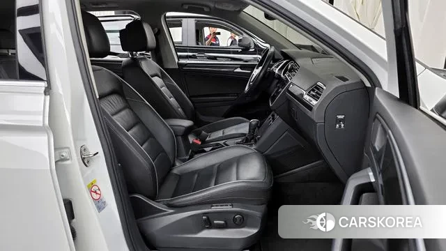 Volkswagen Tiguan second Generation 2020 Белый из Кореи, фото 2