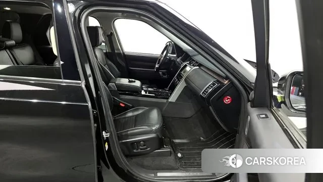 Land Rover Discovery 5 2018 Черный из Кореи, фото 2