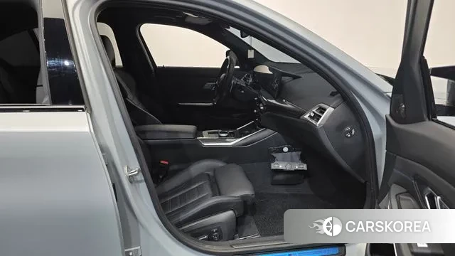 BMW 3 Series (G20) 2025 Светло-серебряный цвет из Кореи, фото 2