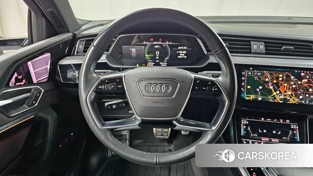 Audi e-Tron 2021 Белый из Кореи, фото 2