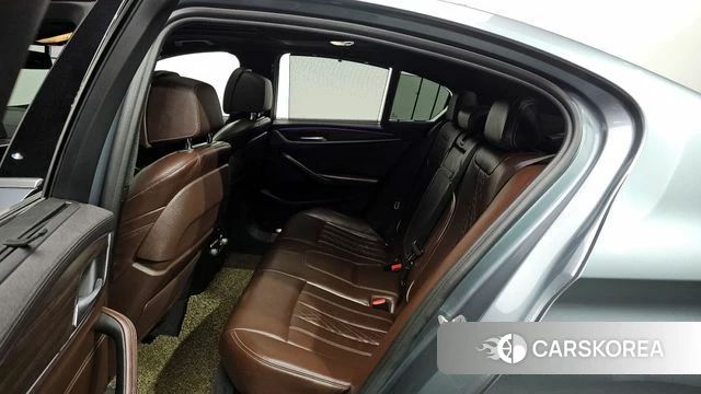 BMW 5 Series (G30) 2018 Цвет галактики из Кореи, фото 2