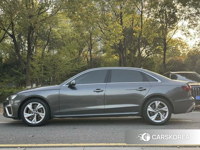 Audi A4L 2021 Темно-серый из Китая, фото 2