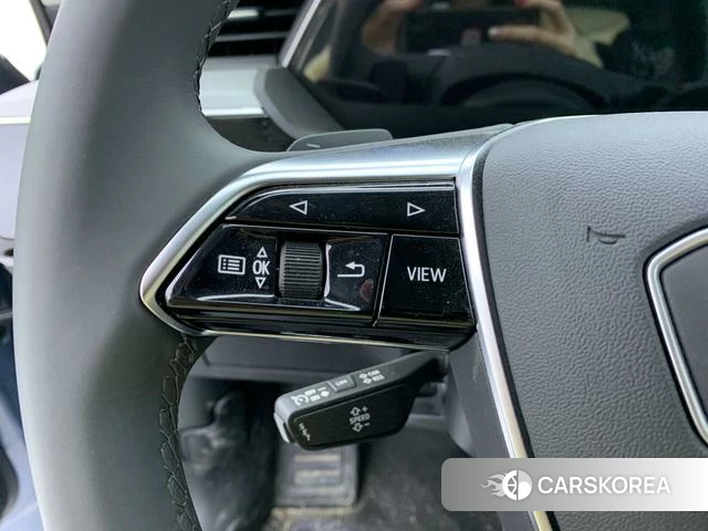 Audi e-tron 2026 Темно-серый из Китая, фото 2