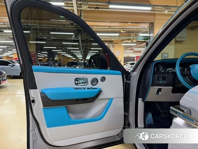 Rolls-Royce Cullinan 2023 Серебристо-серый из Кореи, фото 2