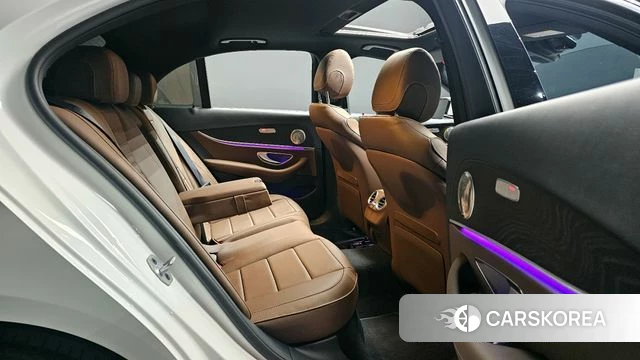 Mercedes-Benz E-Class W213 2023 Белый из Кореи, фото 2