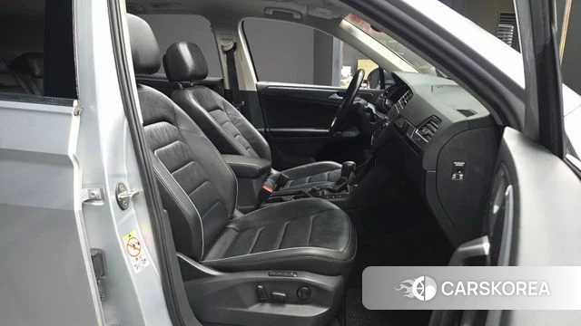 Volkswagen Tiguan second Generation 2018 Серебряный из Кореи, фото 2