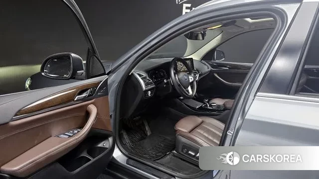 BMW X3 (G01) 2022 Серебристо-серый из Кореи, фото 2