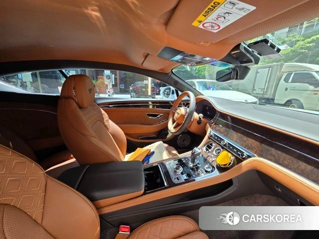 Bentley Continental GT 3rd Generation 2022 Светло-серебряный цвет из Кореи, фото 2