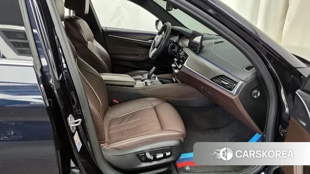 BMW 5 Series (G30) 2021 Черный из Кореи, фото 2