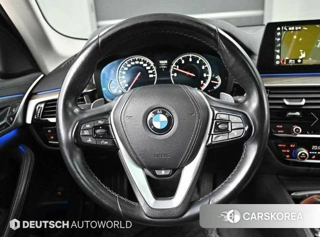 BMW 5 Series (G30) 2018 Черный из Кореи, фото 2