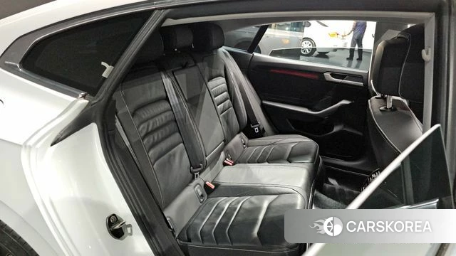 Volkswagen Arteon 2023 Белый из Кореи, фото 2