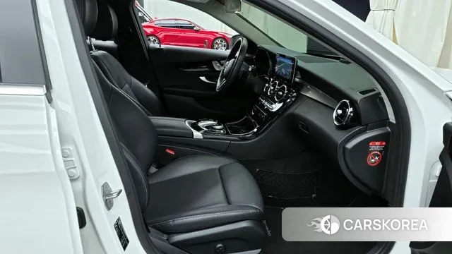 Mercedes-Benz C-Class W205 2019 Белый из Кореи, фото 2