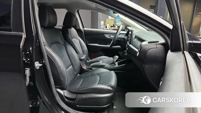 Kia The New K3 2nd generation 2022 Черный из Кореи, фото 2