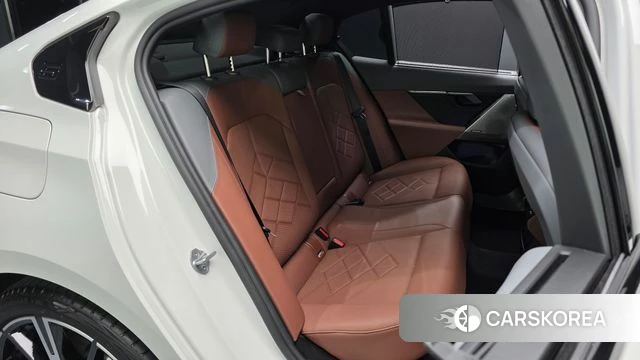 BMW 5 Series (G60) 2025 Белый из Кореи, фото 2