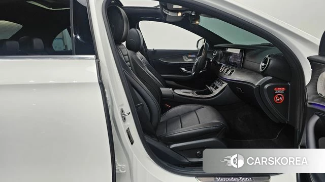 Mercedes-Benz E-Class W213 2022 Белый из Кореи, фото 2