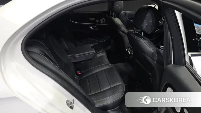 Mercedes-Benz E-Class W213 2018 Белый из Кореи, фото 2