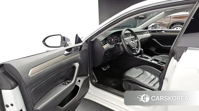 Volkswagen Arteon 2020 Белый из Кореи, фото 2