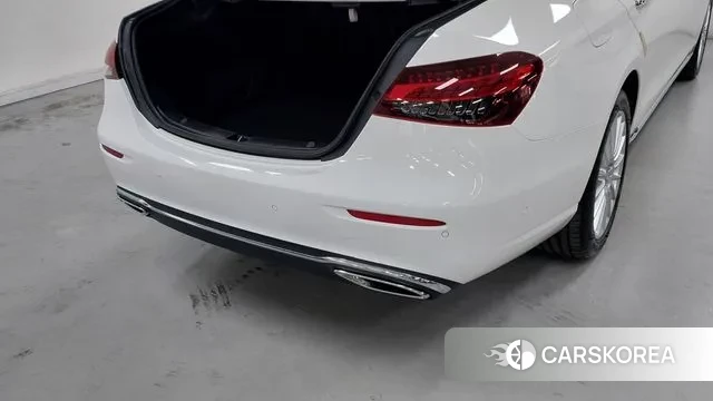 Mercedes-Benz E-Class W213 2023 Белый из Кореи, фото 2