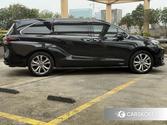 Toyota Saina 2023 Черный из Китая, фото 2
