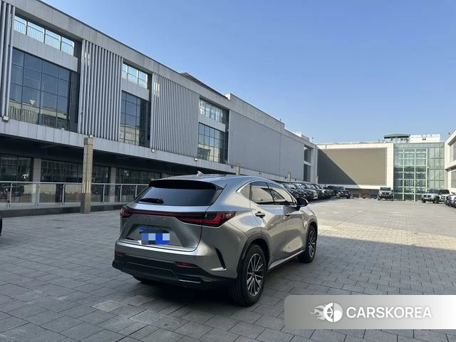 Lexus NX 2024 Серебристо-серый из Китая, фото 2