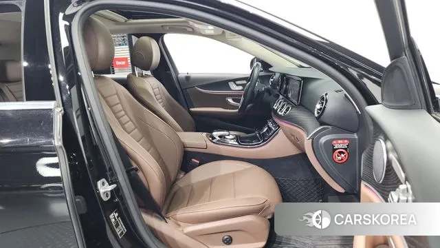 Mercedes-Benz E-Class W213 2020 Черный из Кореи, фото 2