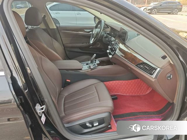 BMW 5 series 2020 Черный из Китая, фото 2