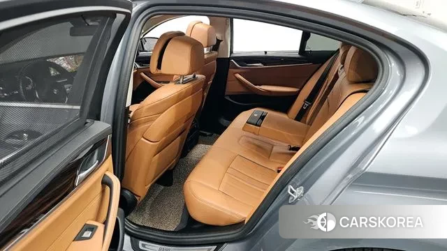 BMW 5 Series (G30) 2023 Серебряный из Кореи, фото 2