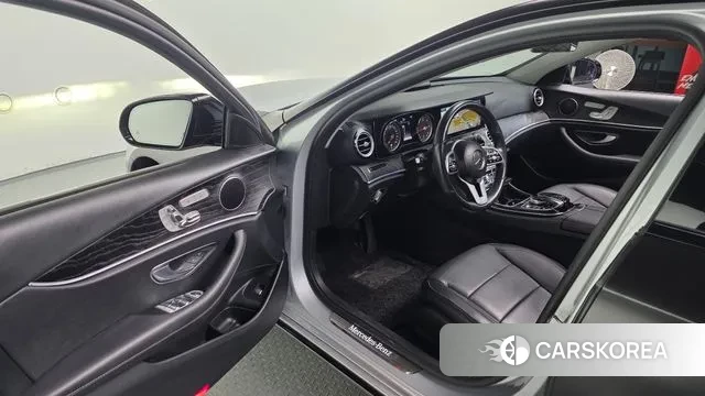 Mercedes-Benz E-Class W213 2019 Черный из Кореи, фото 2