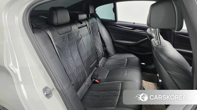 BMW 5 Series (G30) 2019 Белый из Кореи, фото 2