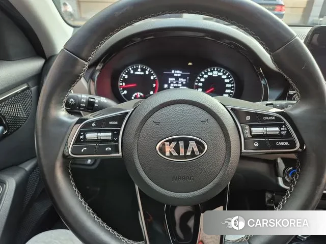 Kia Seltos 2021 Белый двухцветный из Кореи, фото 2