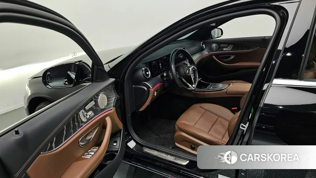 Mercedes-Benz E-Class W213 2023 Черный из Кореи, фото 2