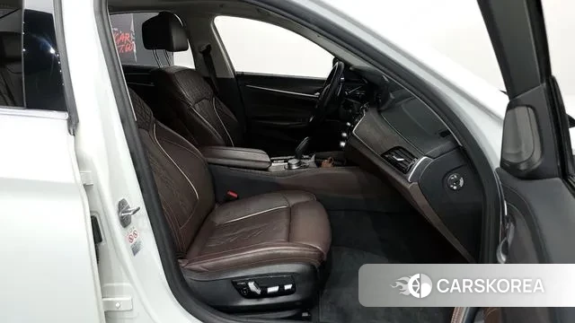 BMW 5 Series (G30) 2020 Белый из Кореи, фото 2