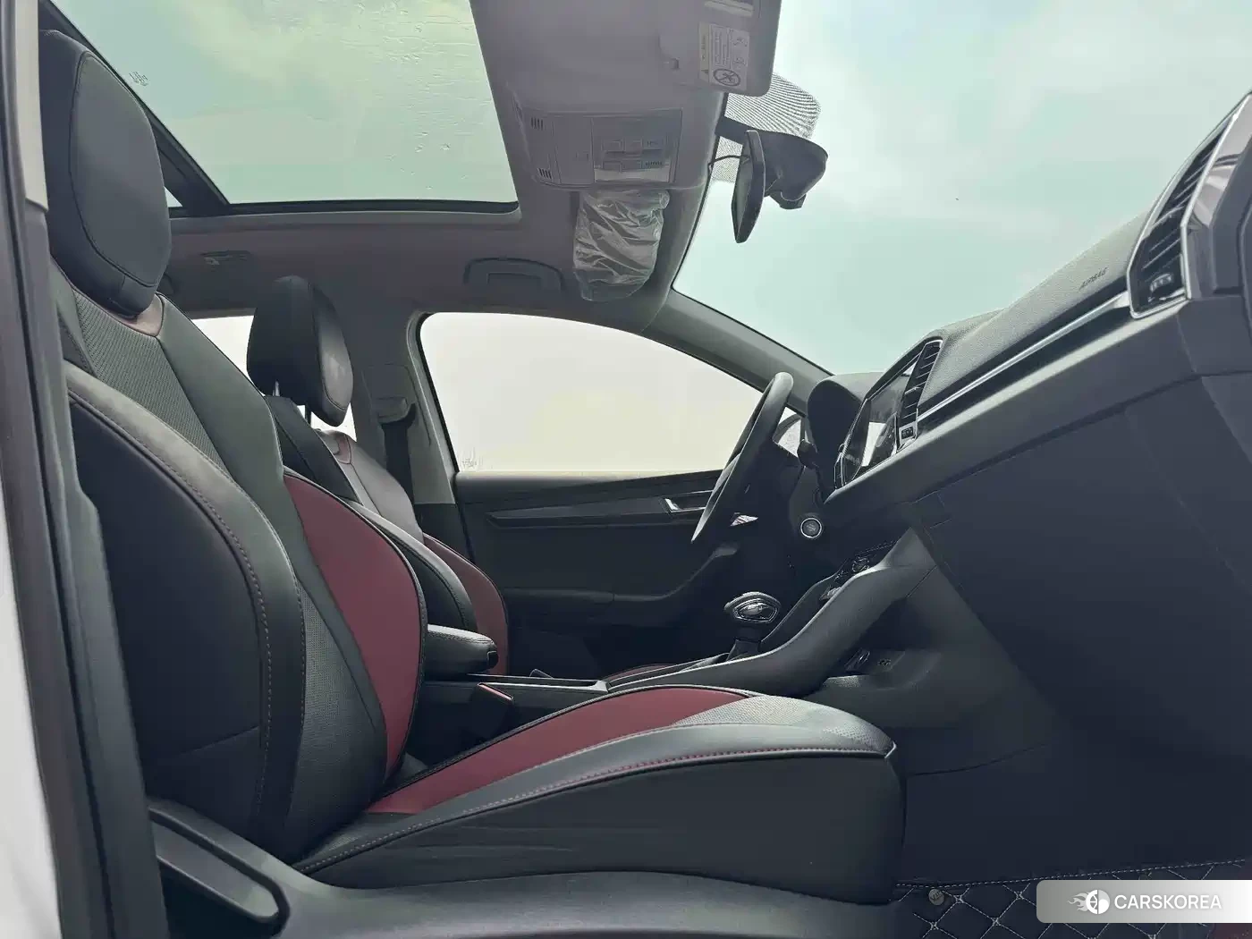 Skoda Krok 2023 Белый из Китая, фото 2