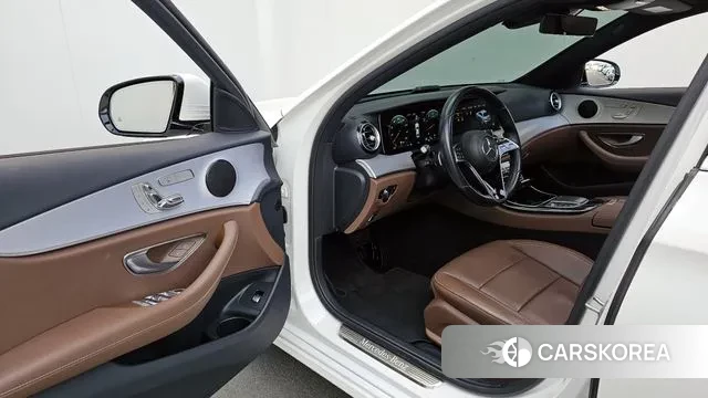 Mercedes-Benz E-Class W213 2020 Белый из Кореи, фото 2