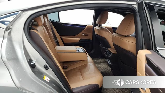 Lexus ES300h 7th generation 2019 Песочный из Кореи, фото 2