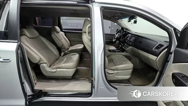 Kia The New Carnival 2018 Серебряный из Кореи, фото 2