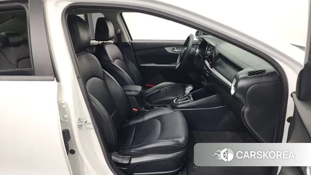 Kia The New K3 2nd generation 2022 Белый из Кореи, фото 2